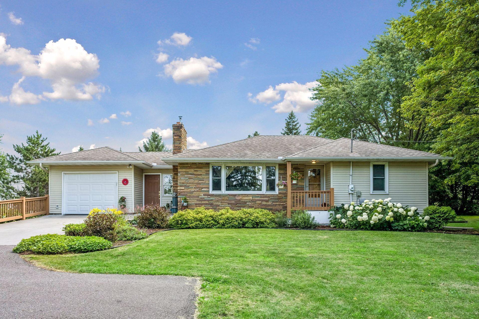 23235 Oakdale Drive — photo