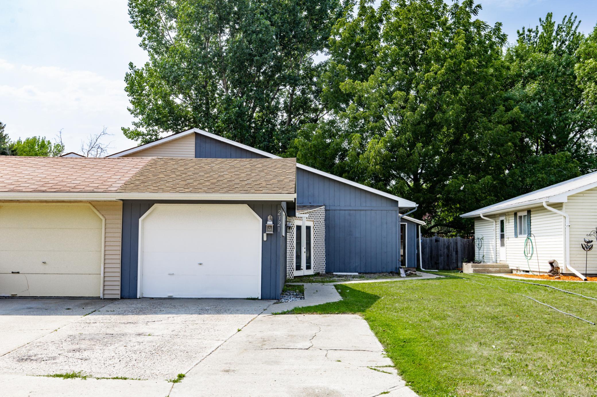 2321 Country Club Parkway — photo