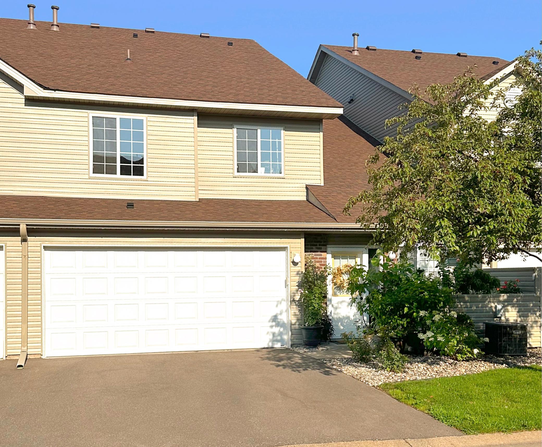 2352 Oakridge Circle — photo