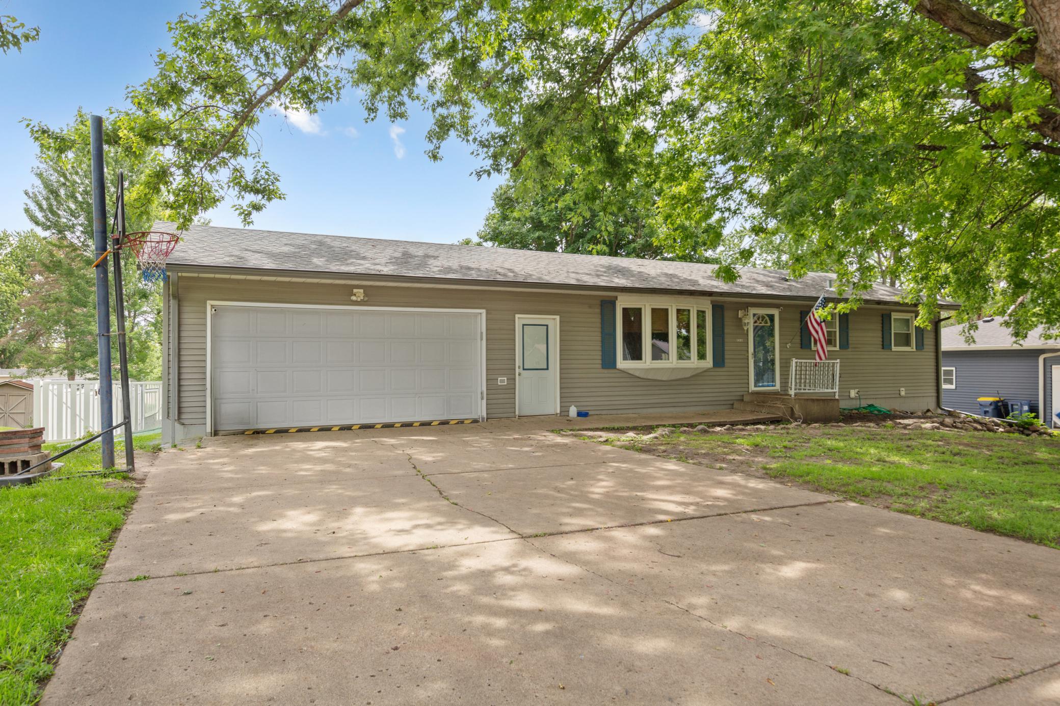 1401 Summer Lane — photo