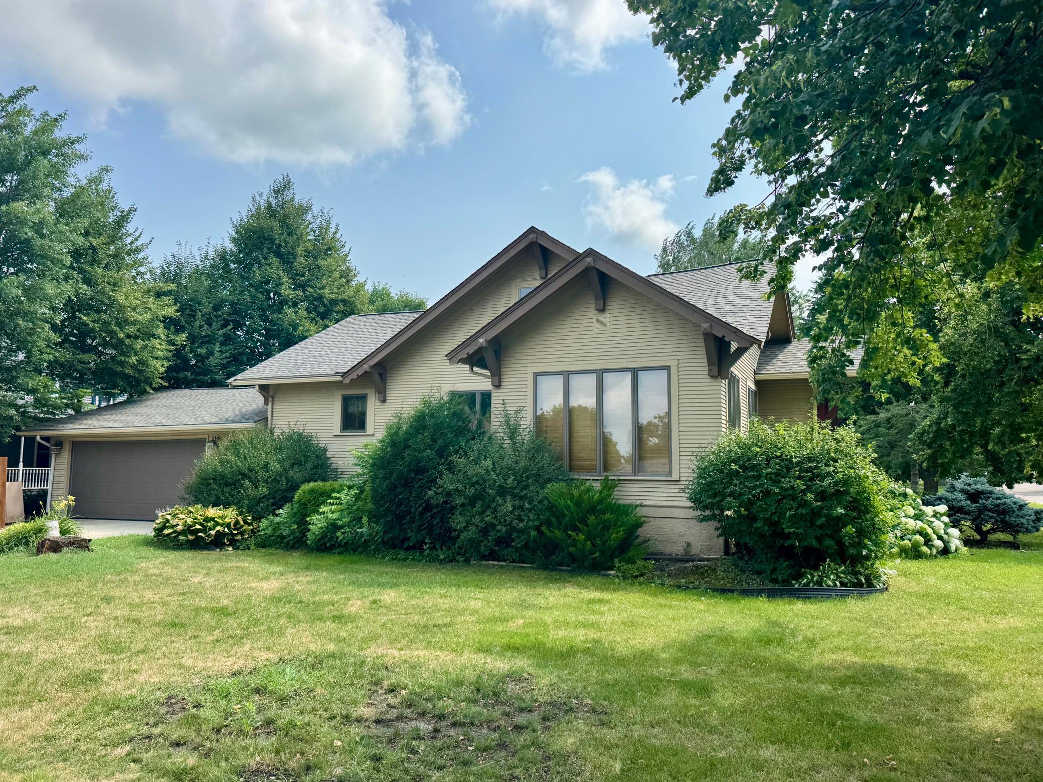 1008 W Ash Avenue — photo