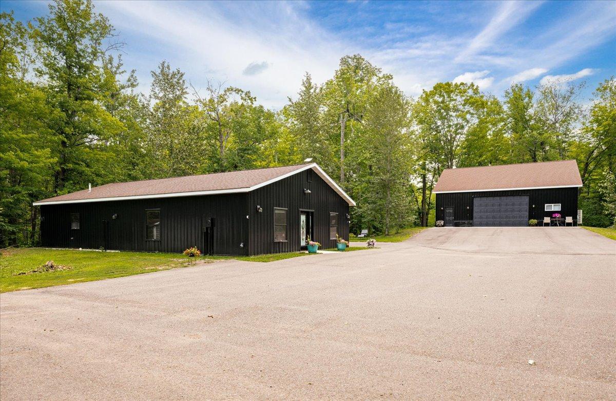 5841 Spruce Lane — photo