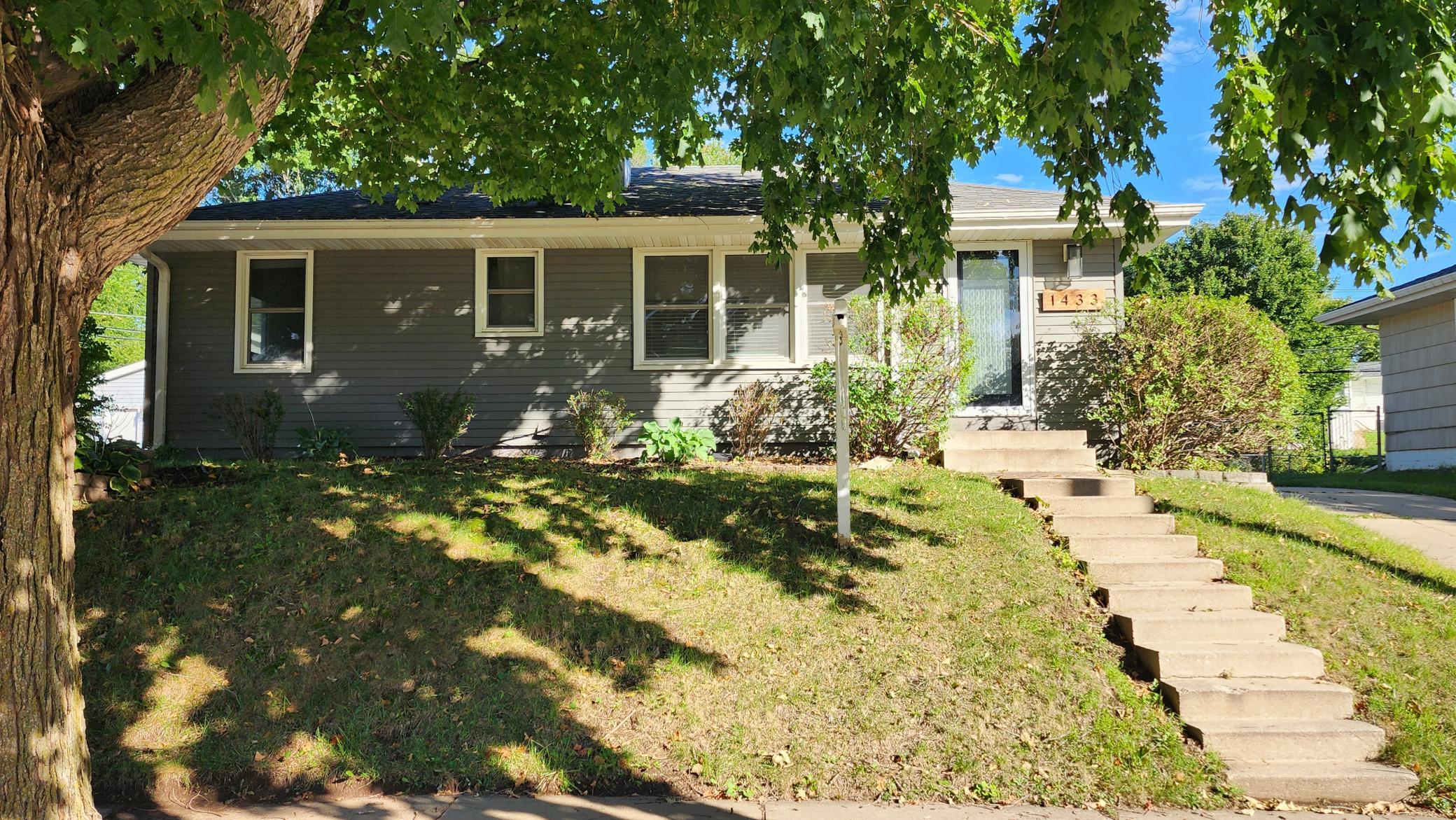 1433 Cascade Street NW — photo