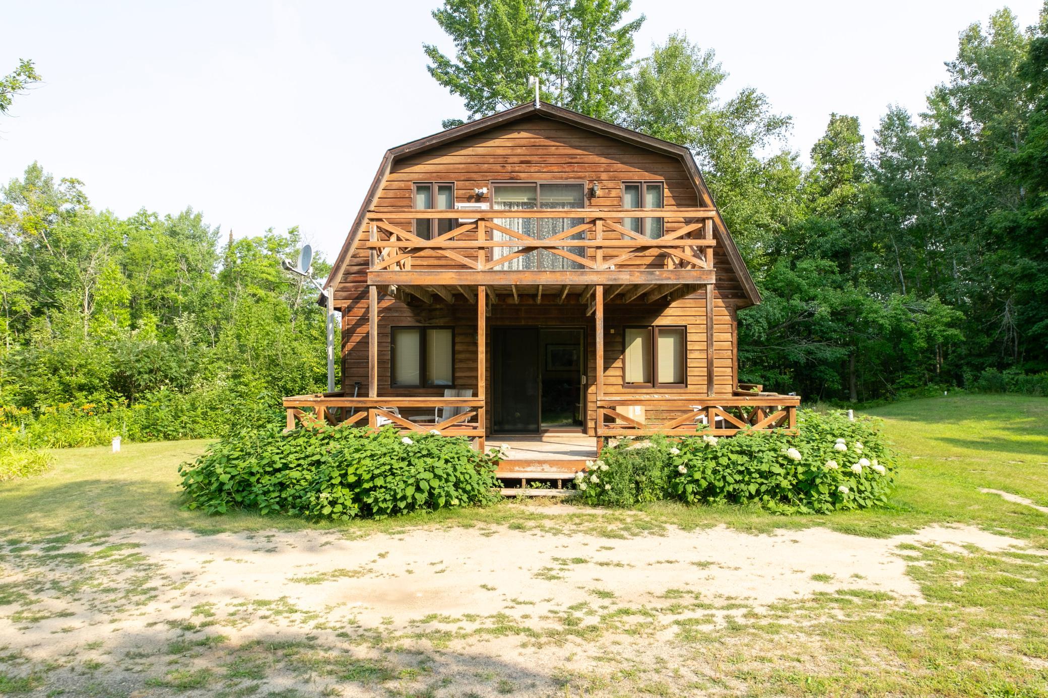 4576 Cedar Lane NE — photo