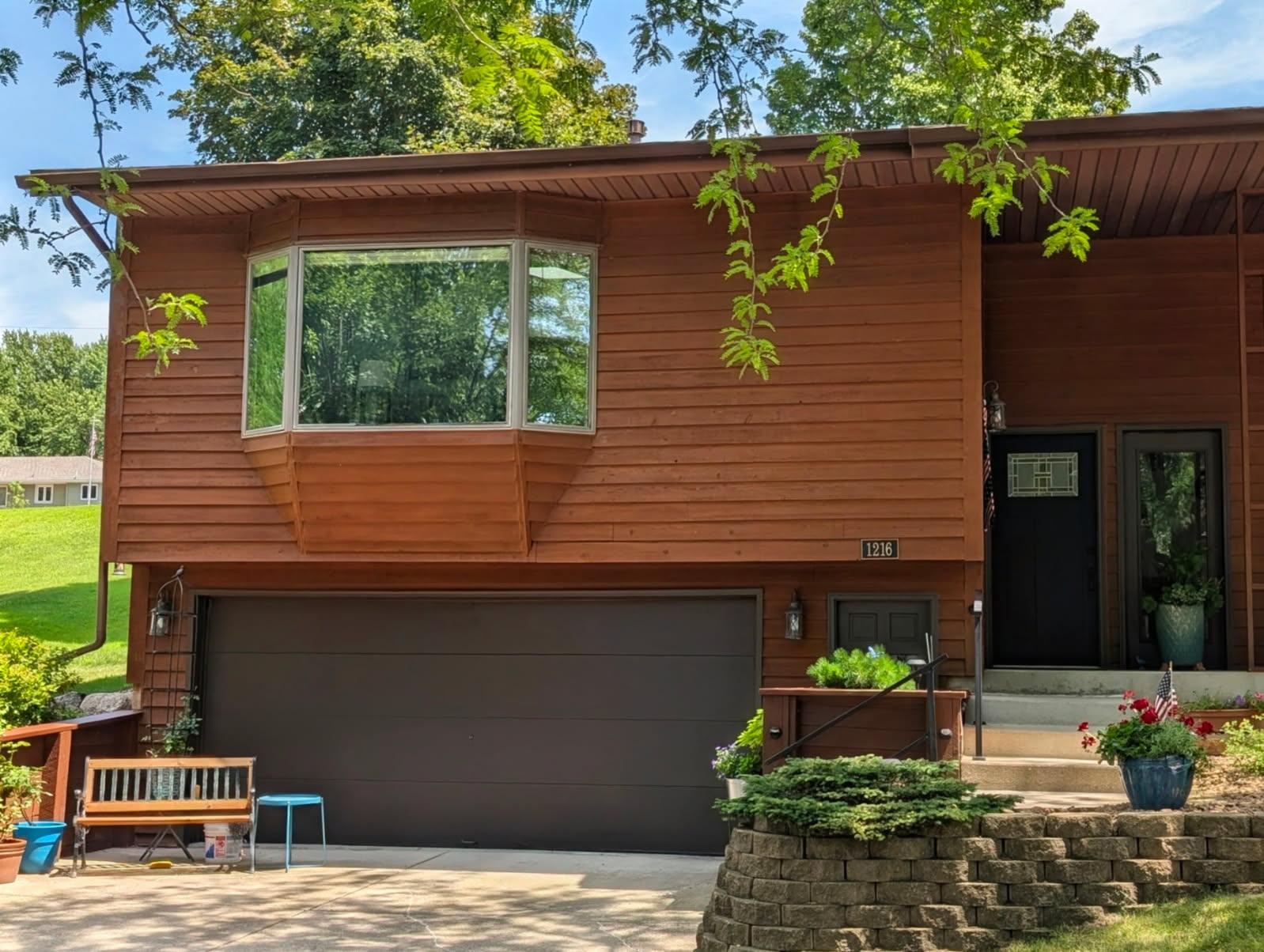 1216 Oak Drive — photo