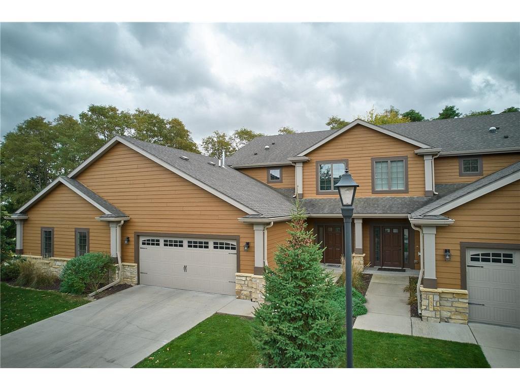 558 Panorama Circle NW — photo