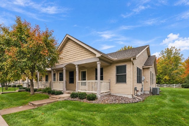 609 Vine Lane — photo