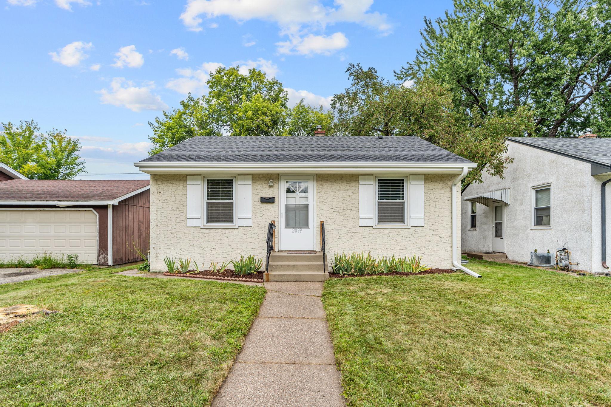 2099 Minnehaha Avenue E — photo