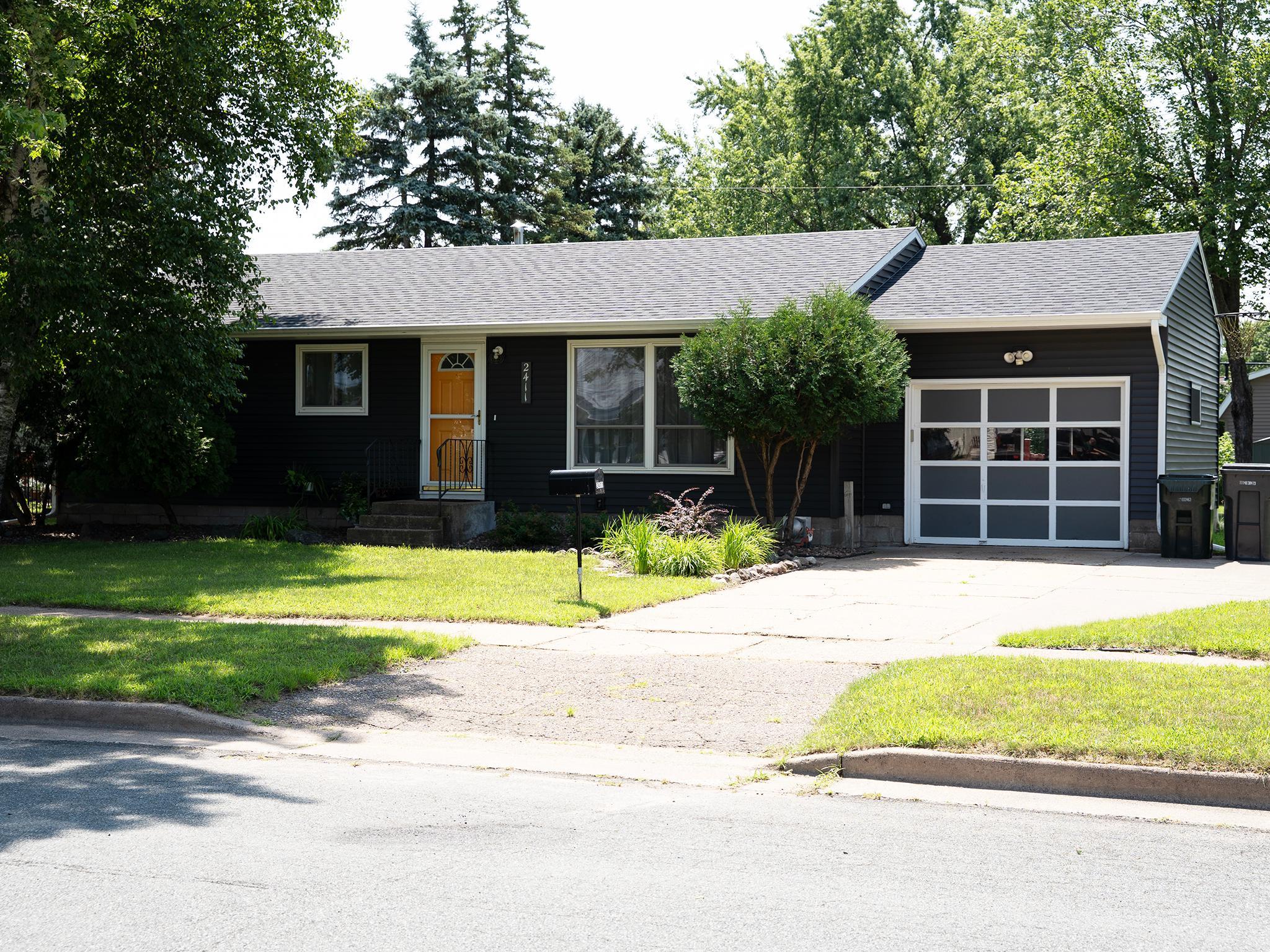 2411 Lynn Avenue — photo