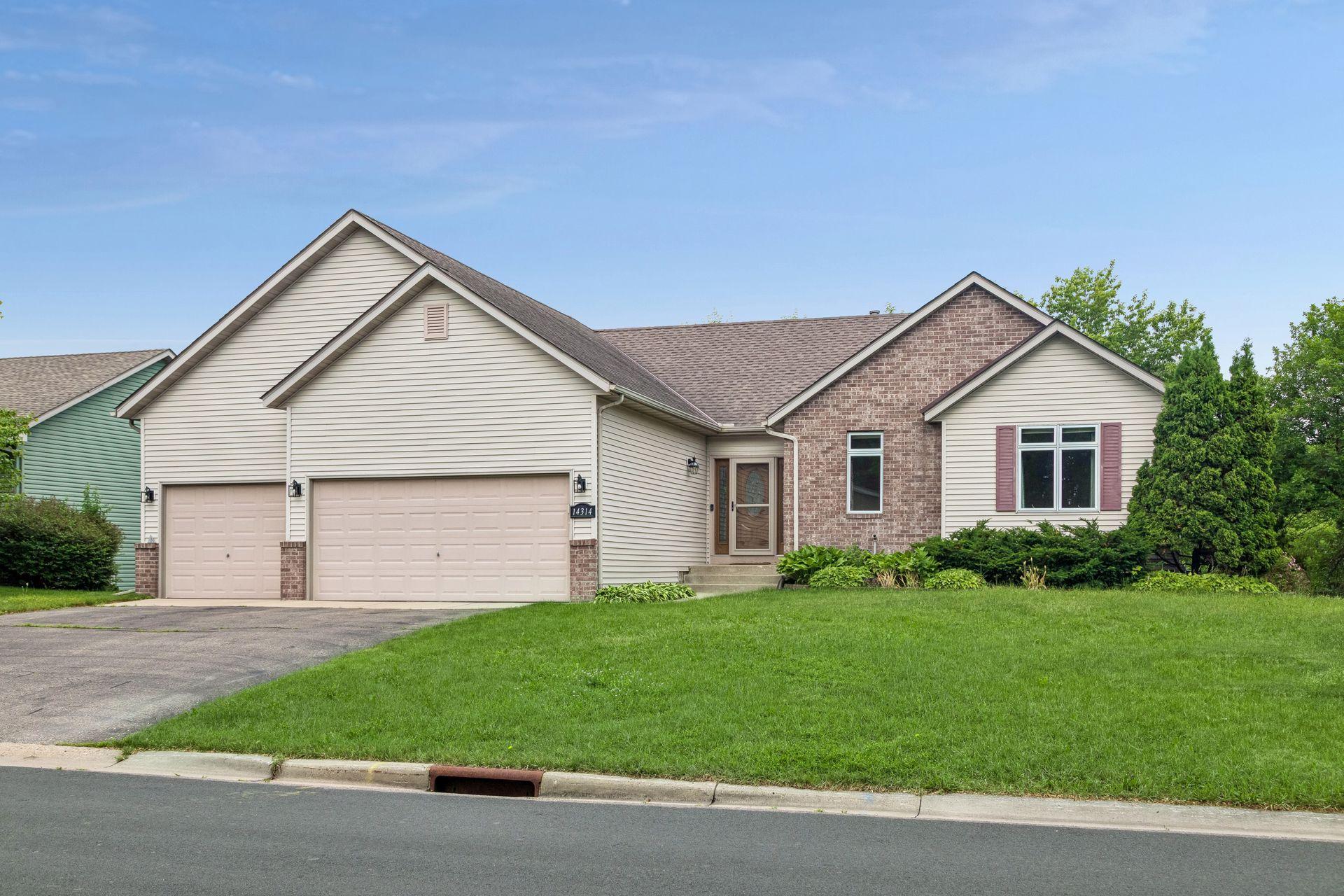14314 Robin Road NE — photo