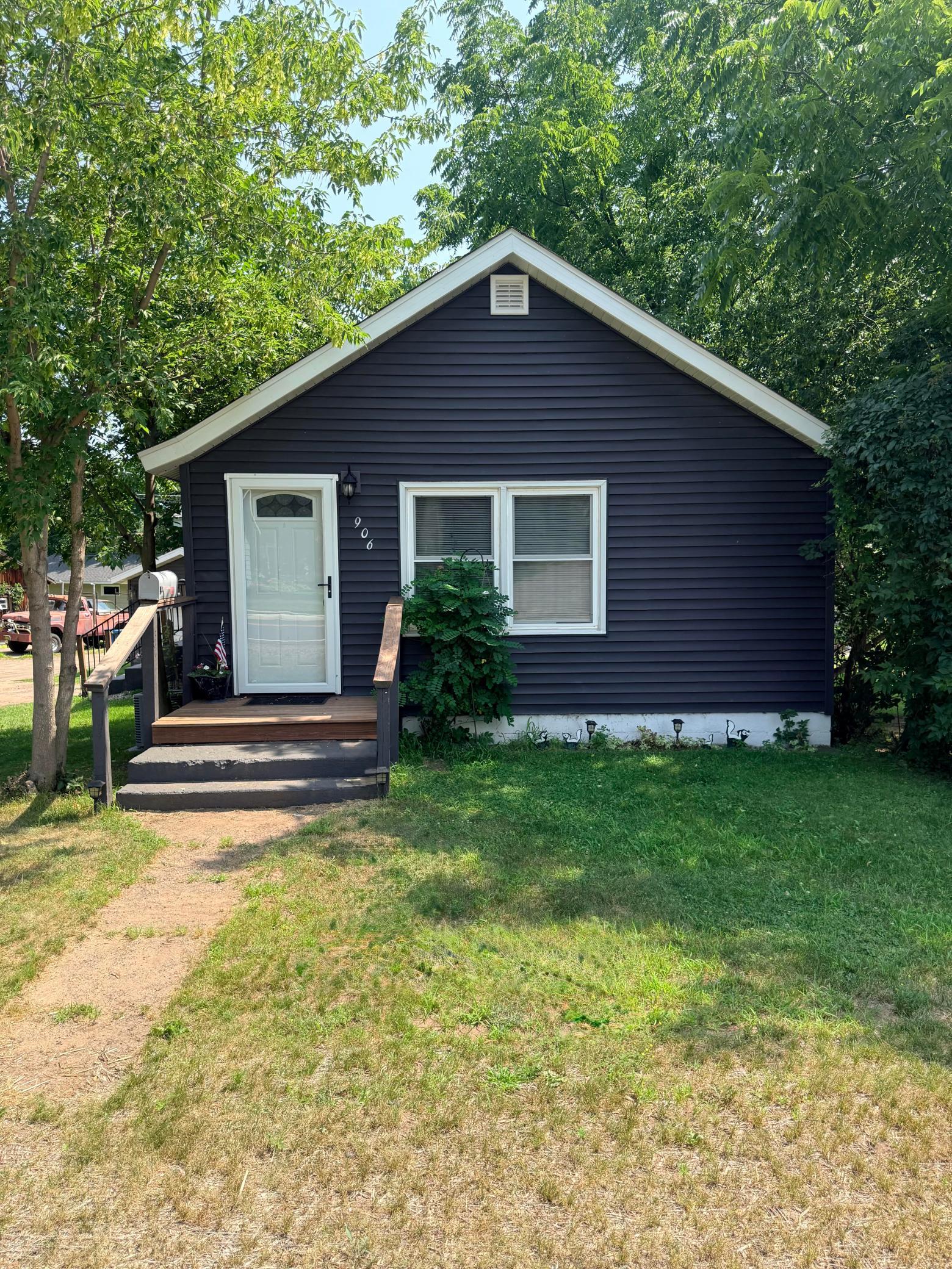 906 Scribner Street — photo