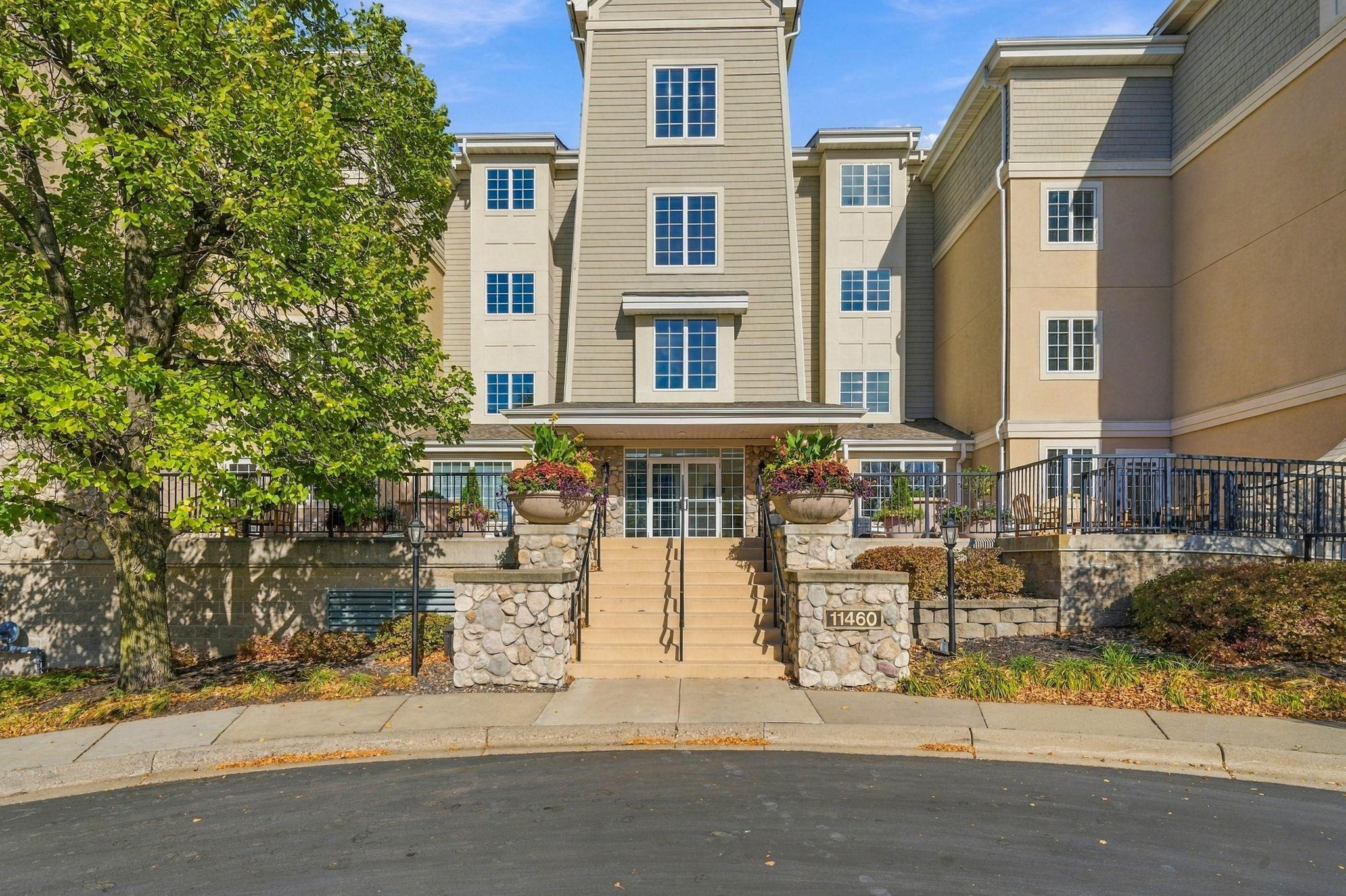 11460 Fairfield Road W 303 — photo