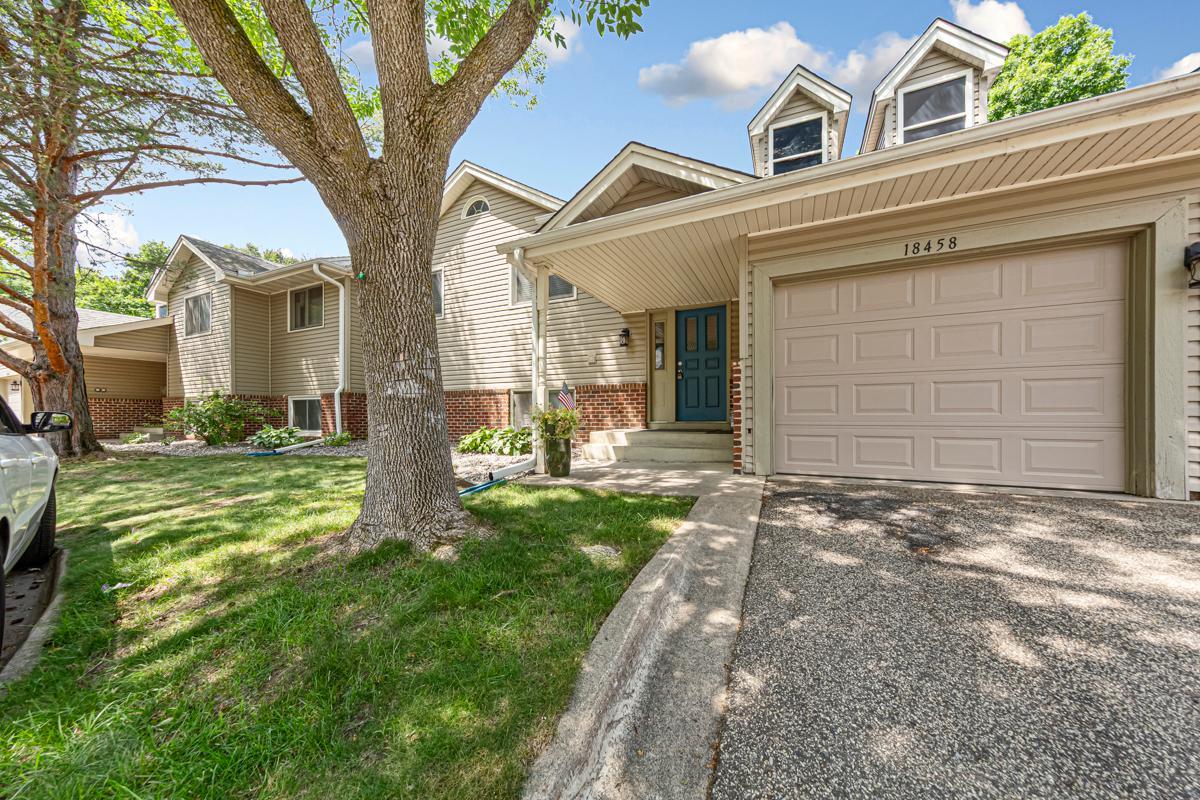 18450 Creeks Bend Drive — photo
