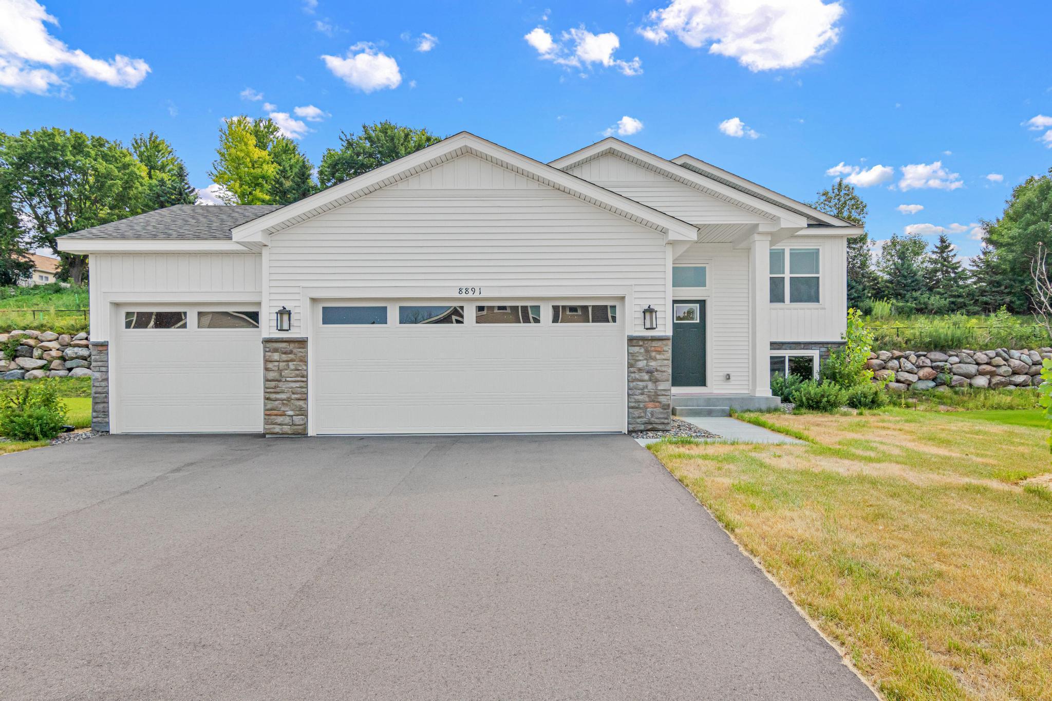 8891 Foust Lane — photo