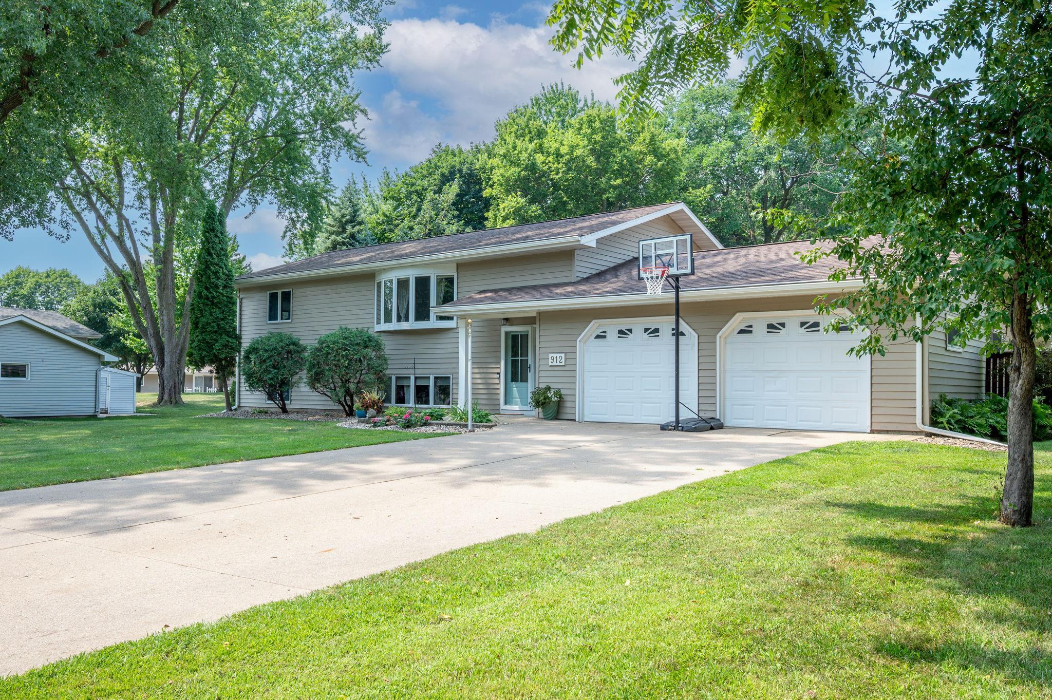 912 Shoreacres Drive — photo