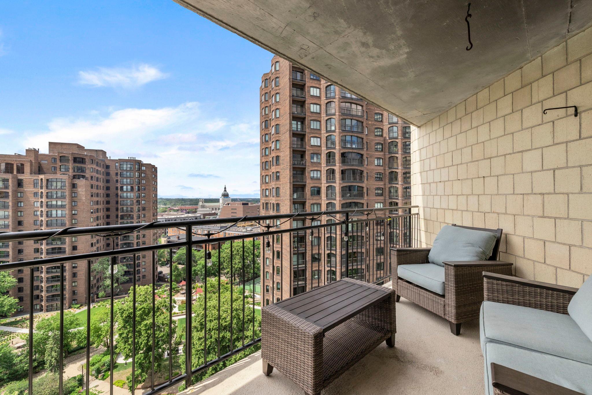 1225 Lasalle Avenue 1502 — photo