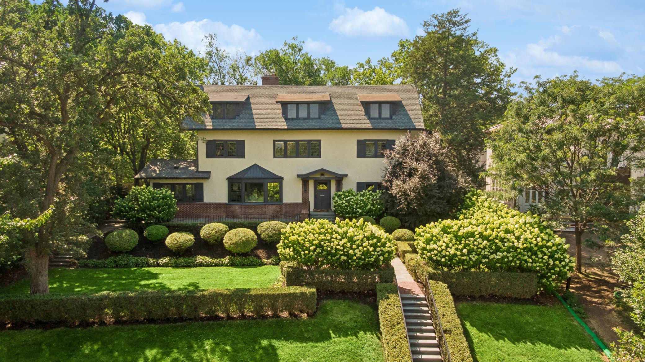 2204 W Lake Of The Isles Parkway — photo