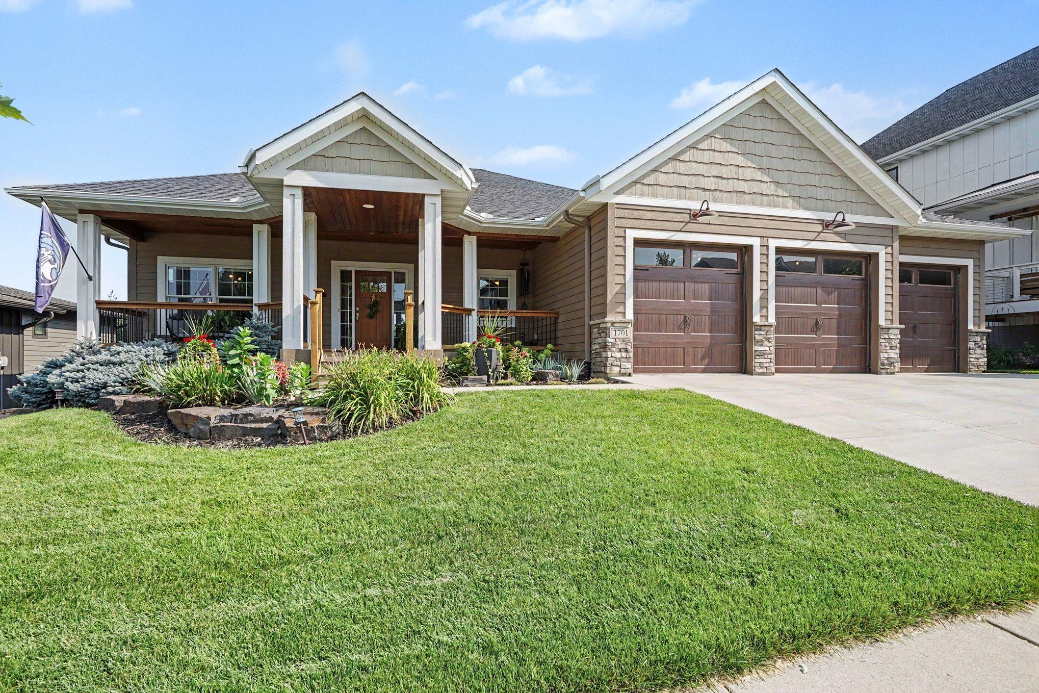 1701 Huron Court — photo