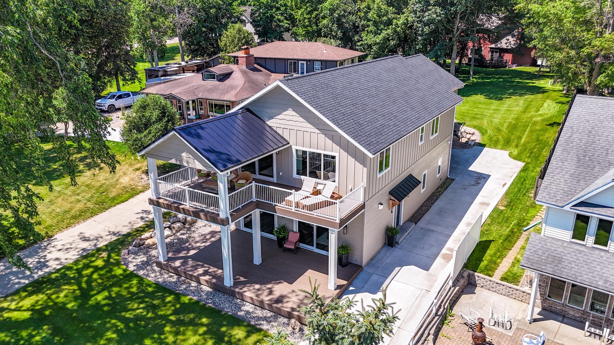 1084 W Lake Drive — photo