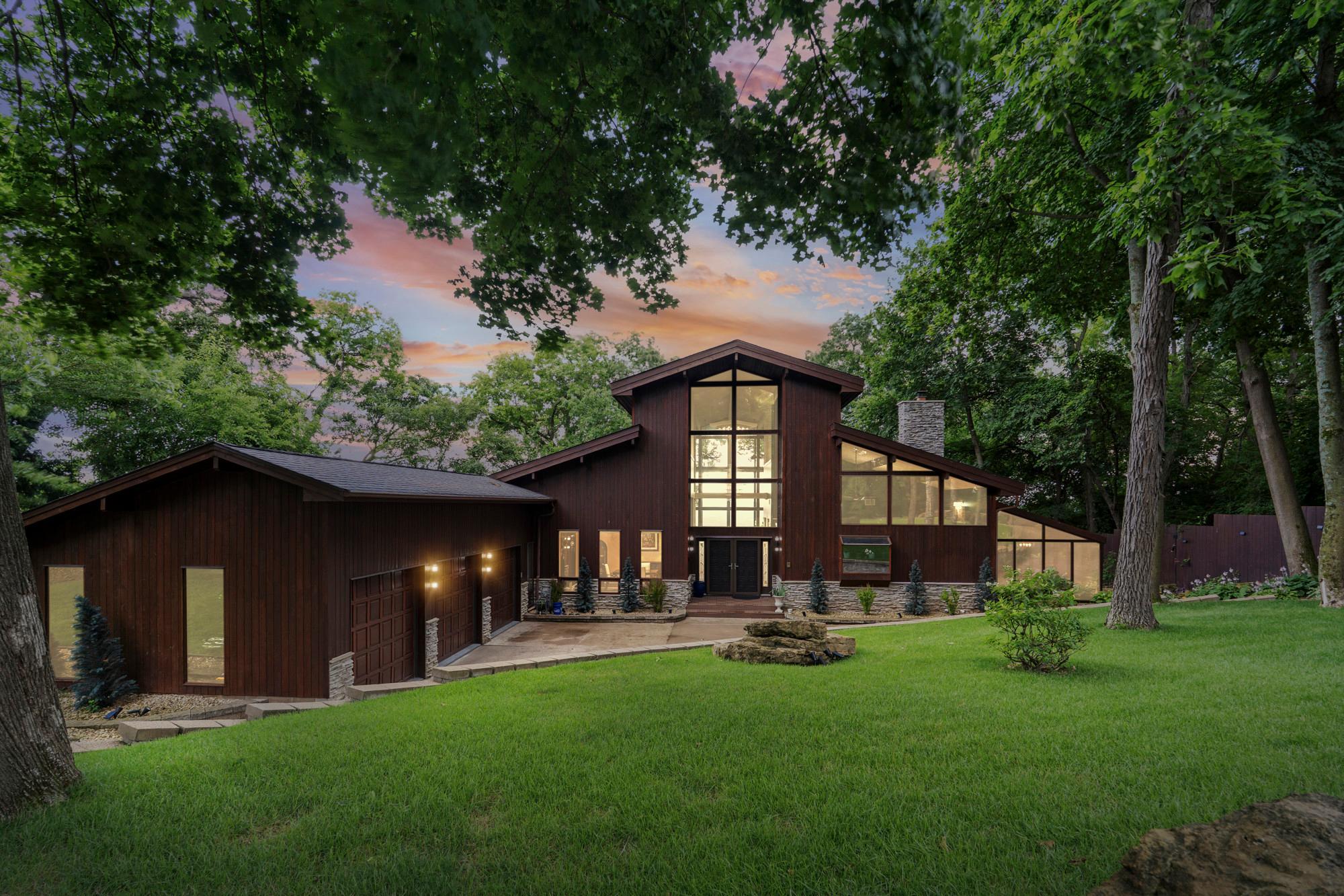 1555 Crescent Hills Drive — photo