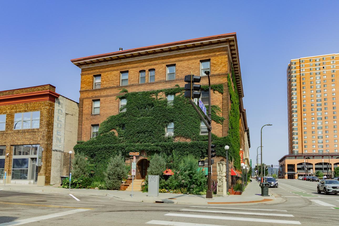 1204 Harmon Place 21 — photo