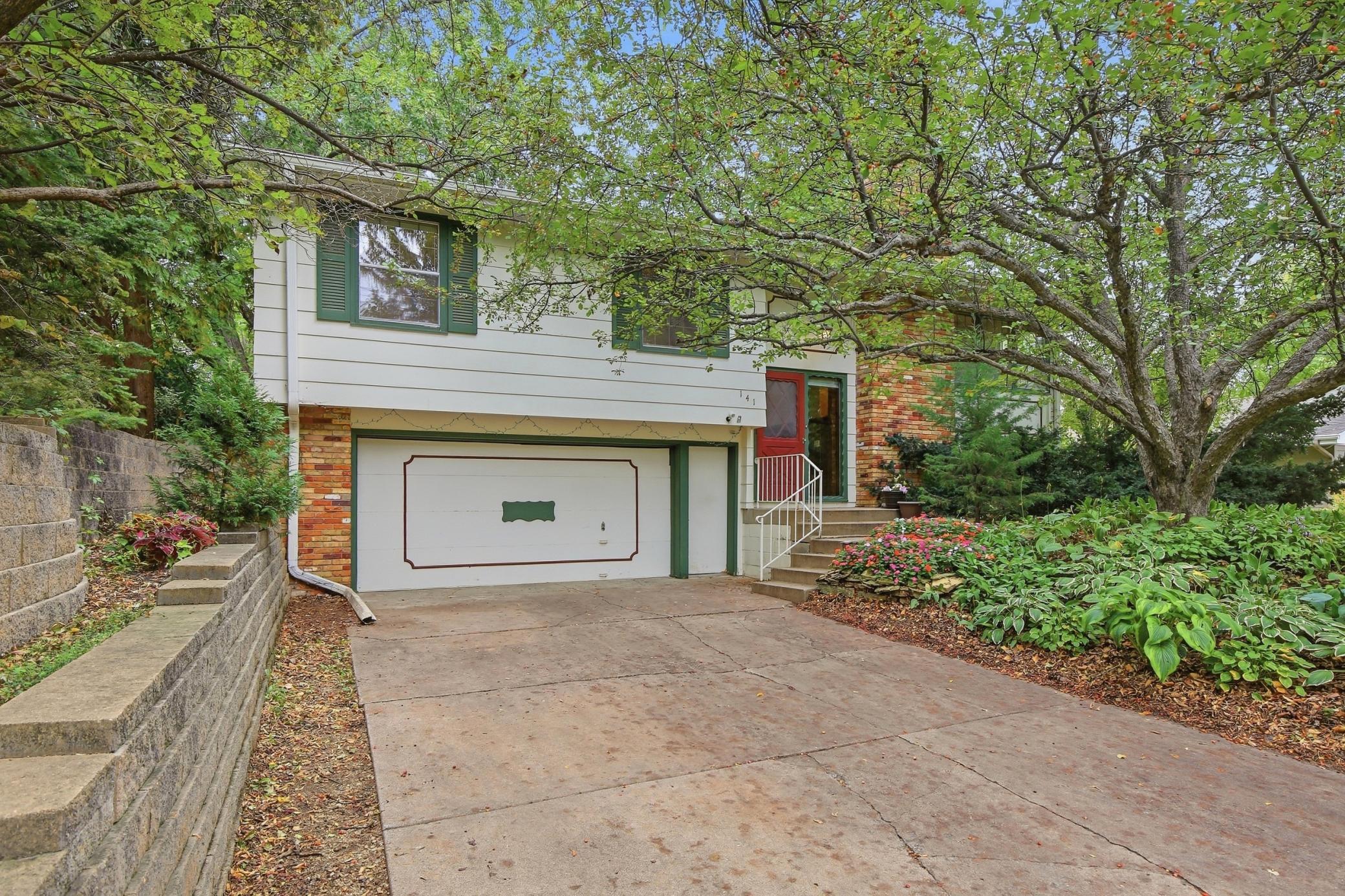 141 Oakwood Drive — photo