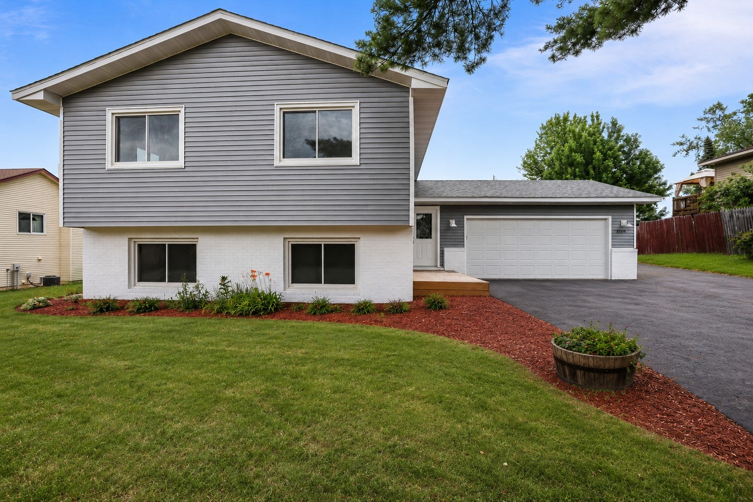 1599 Lancaster Lane — photo