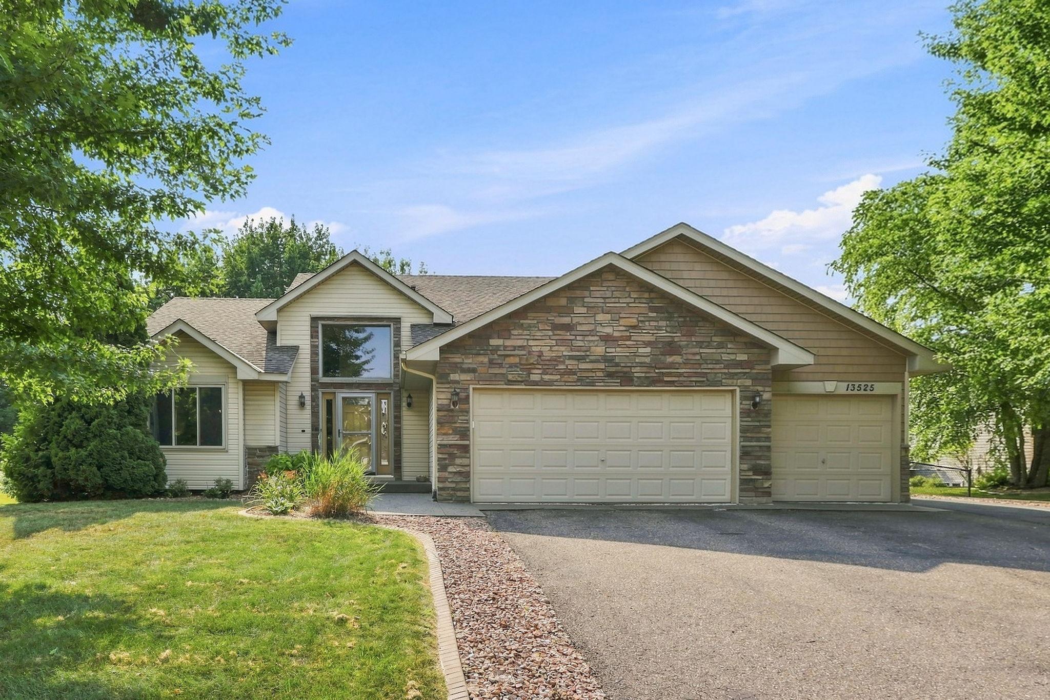 13525 Oakwood Drive — photo