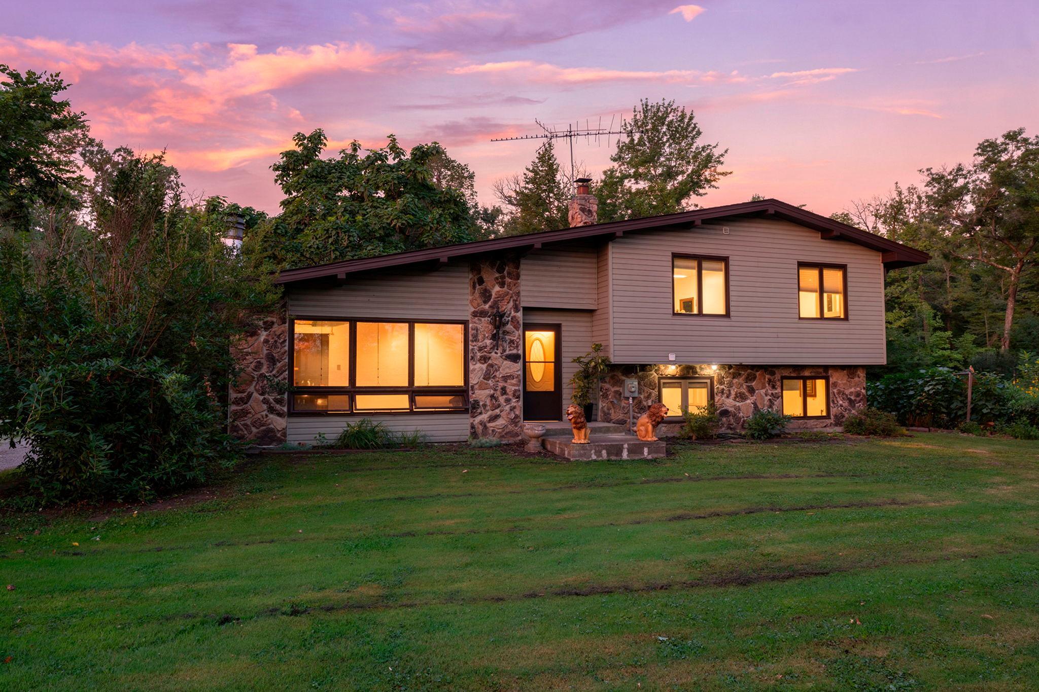 32350 Cedar Crest Trail NE — photo