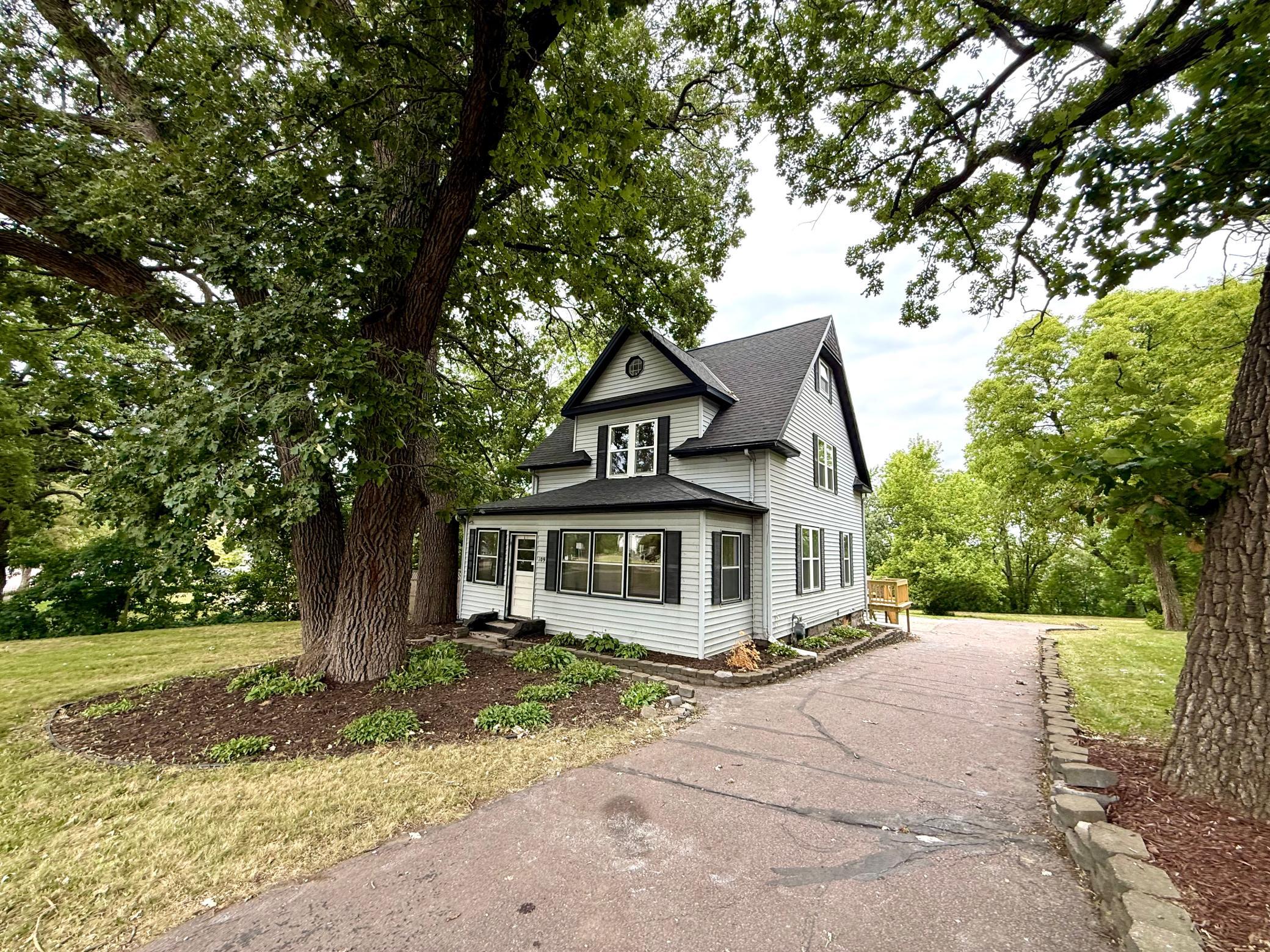 109 W Bridge Street — photo