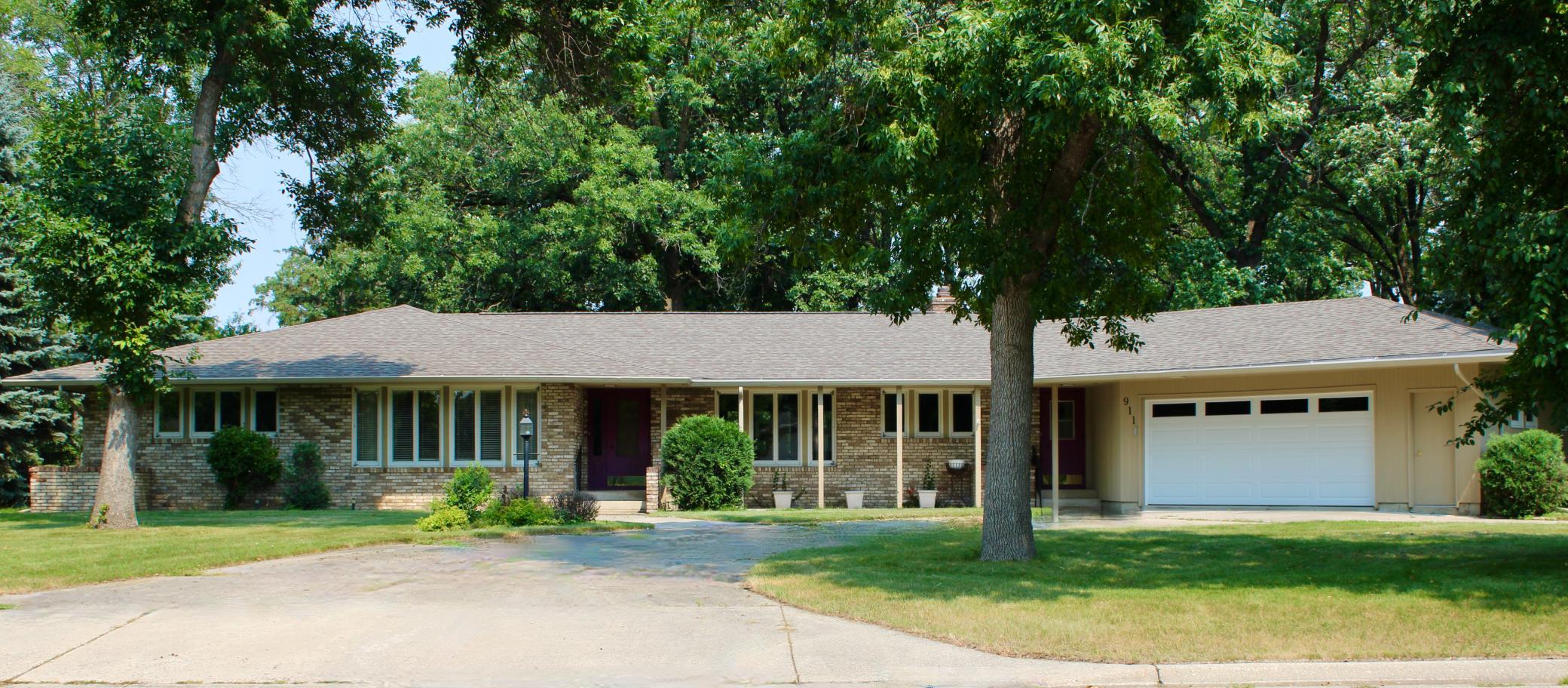 911 Oakmont Drive — photo