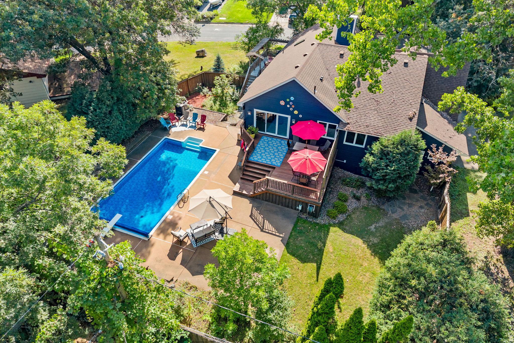 13705 Country Place — photo