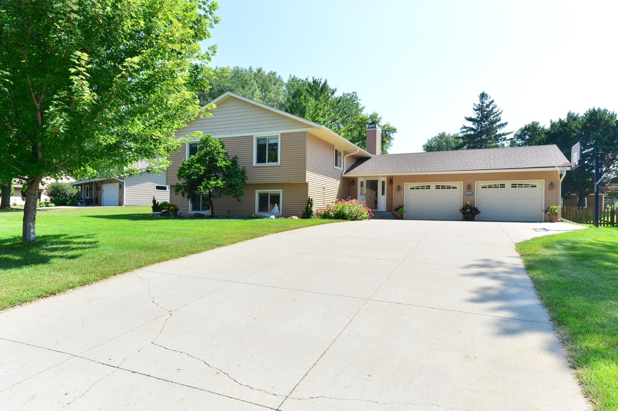 17400 Barrington Court — photo