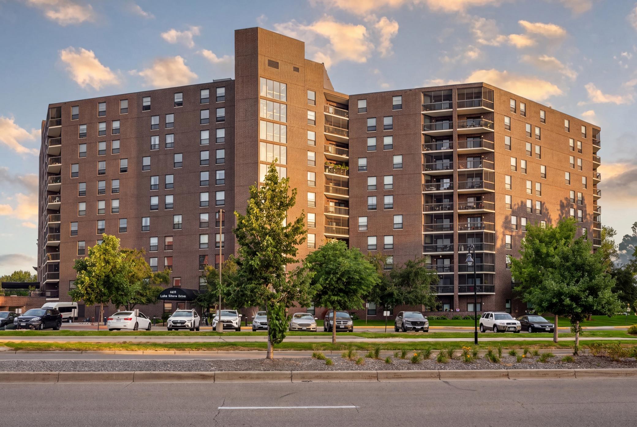 6615 Lake Shore Drive S 707 — photo