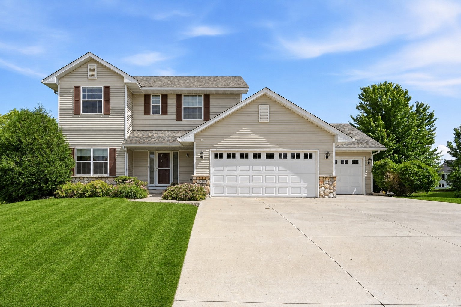 2410 Meadow Drive — photo
