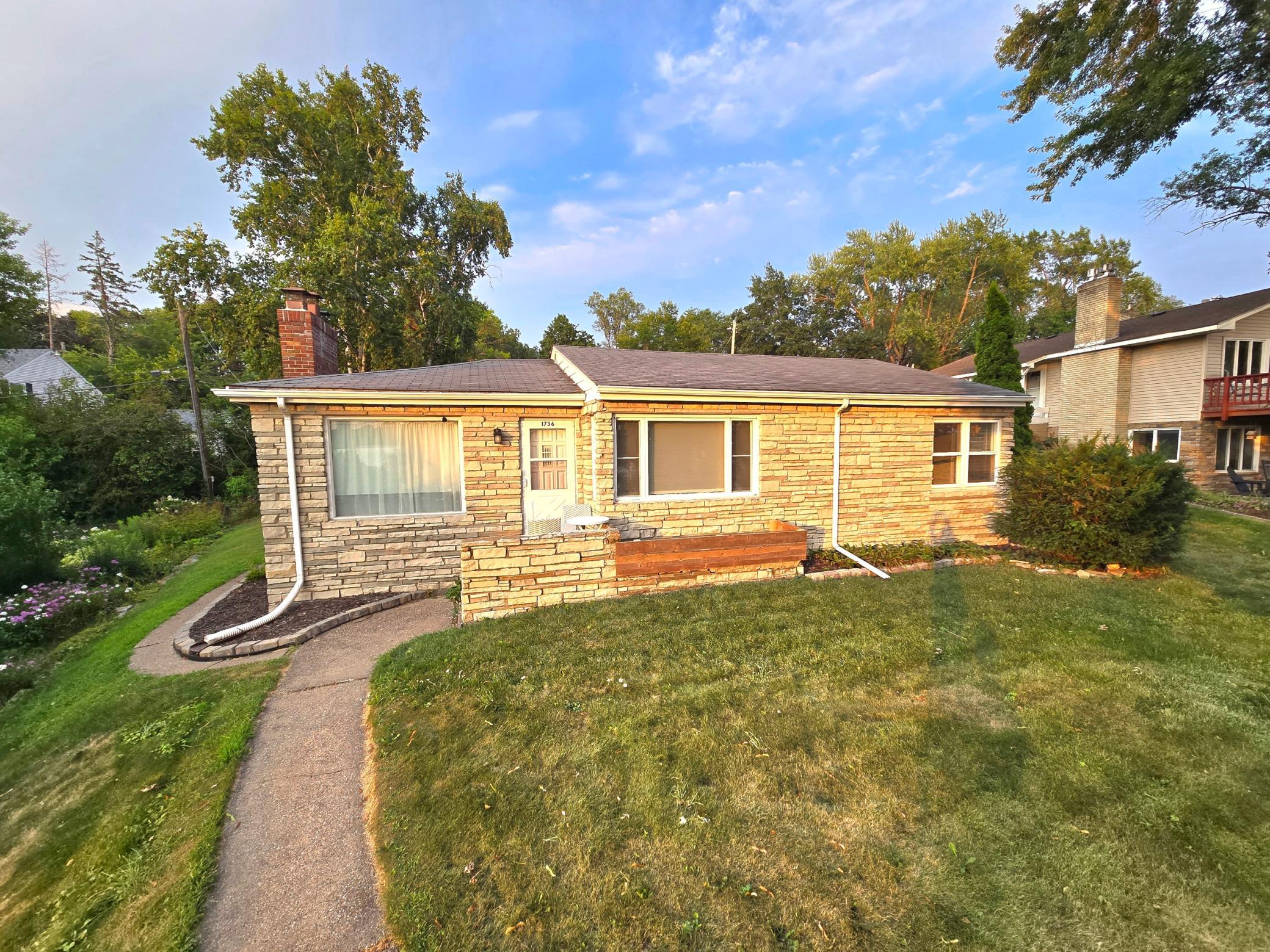 1736 E Shore Drive — photo