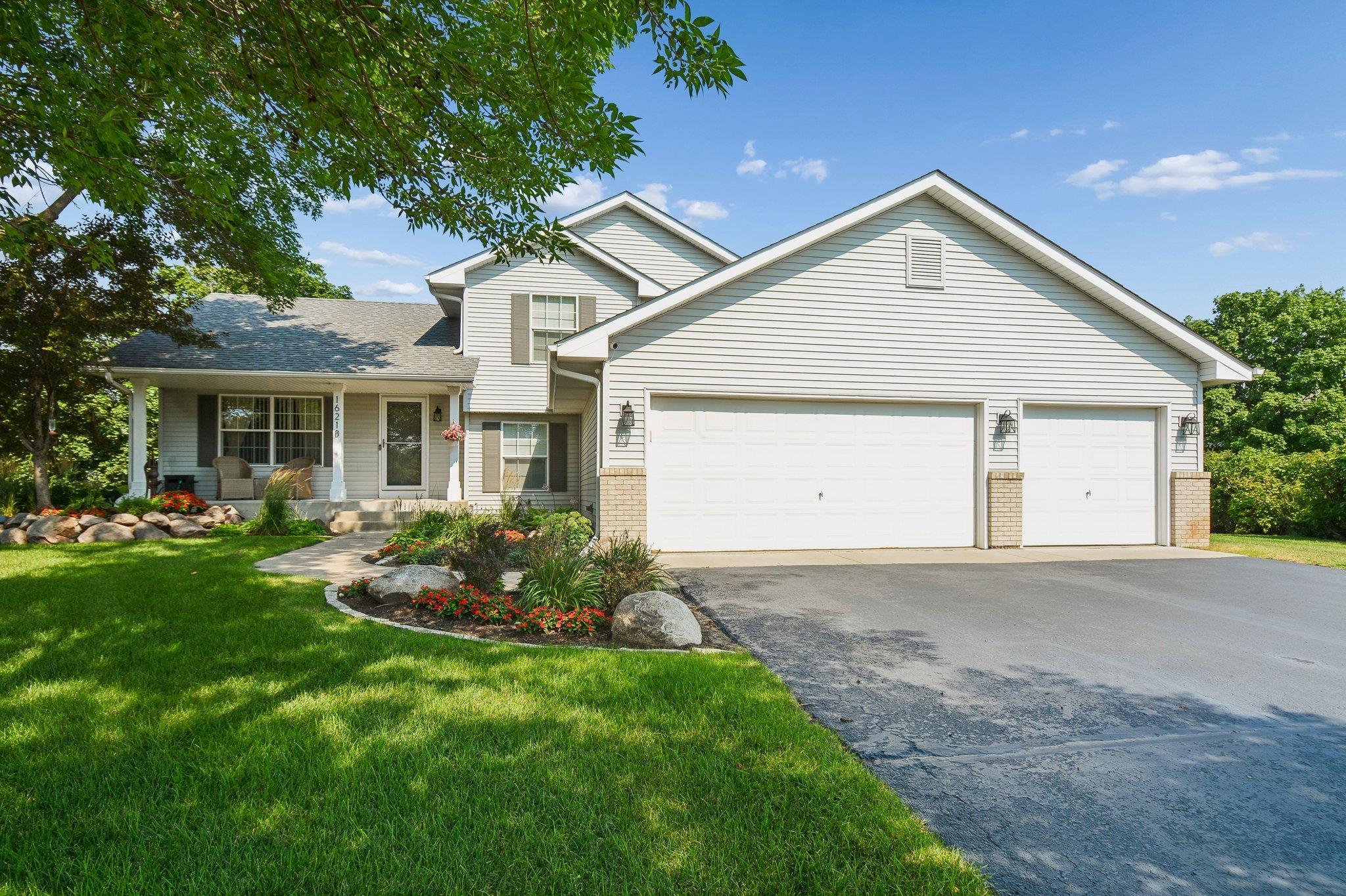 16218 Parkview Drive SE — photo
