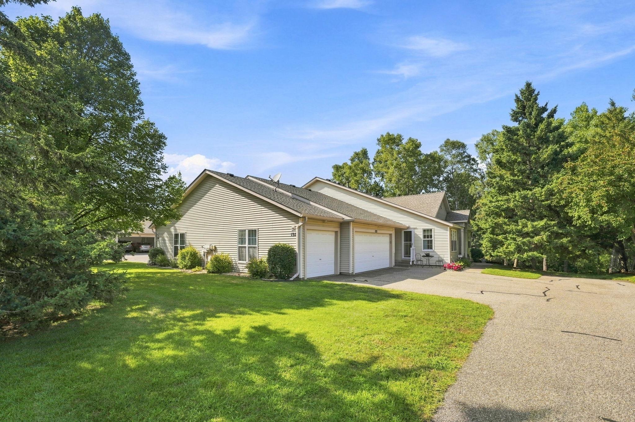 132 Wedgewood Court — photo