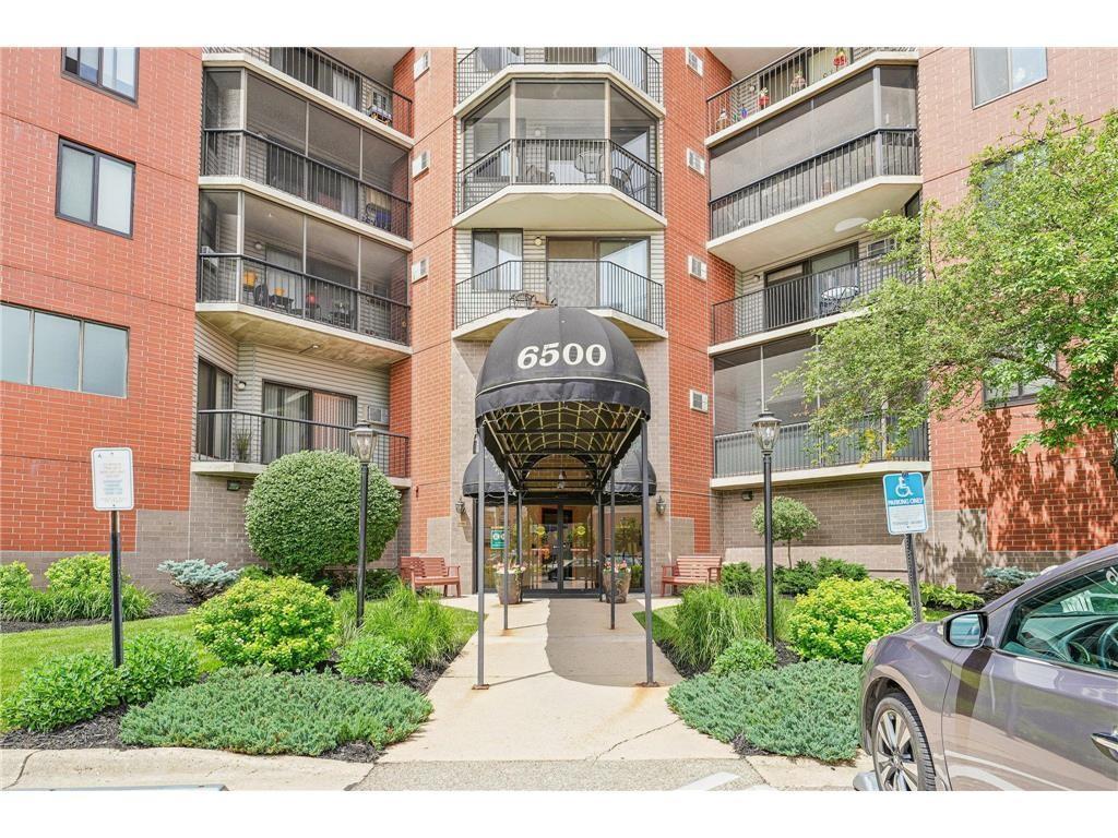 6500 Woodlake Drive 702 — photo