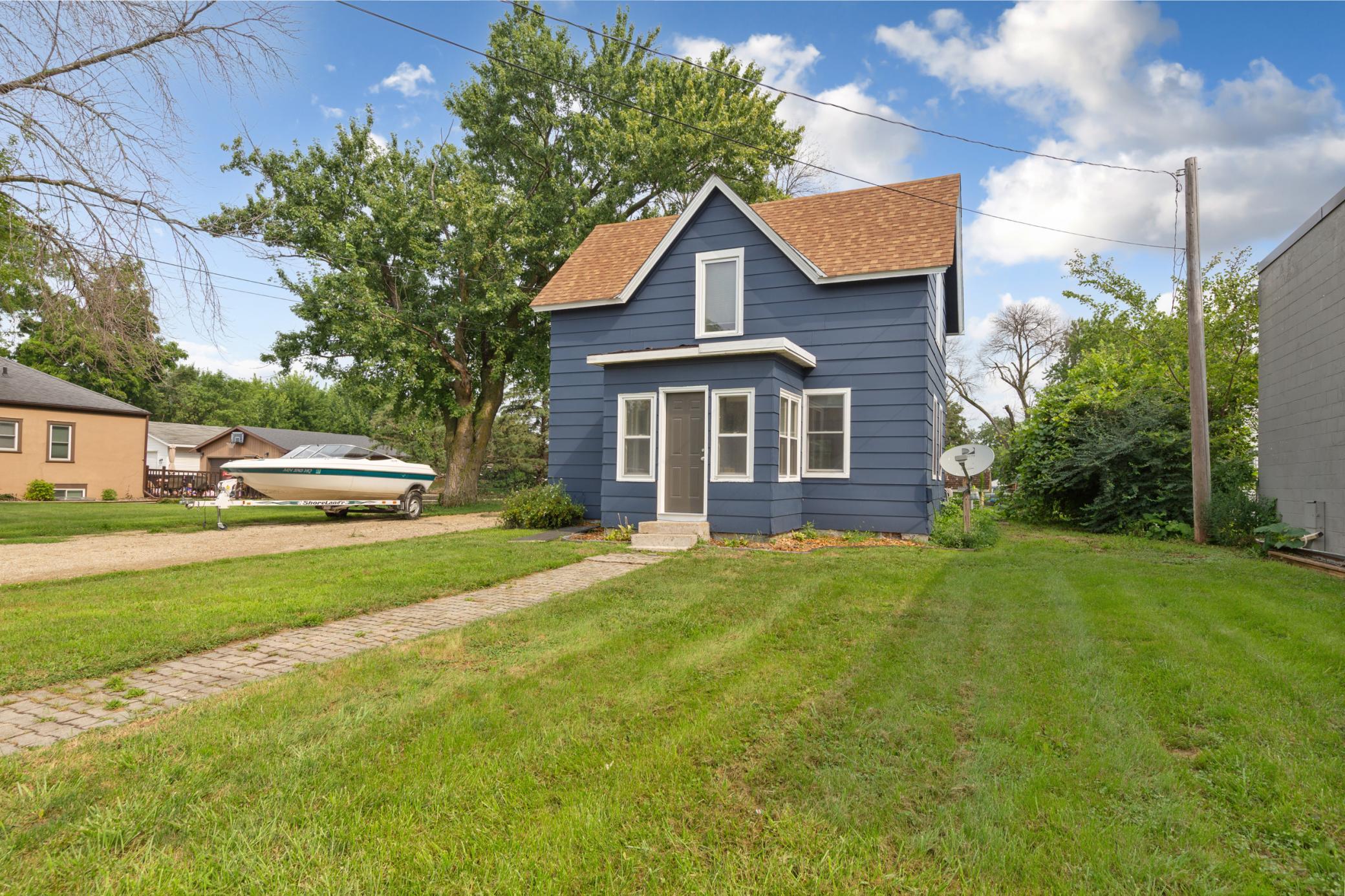 210 W Holly Street — photo