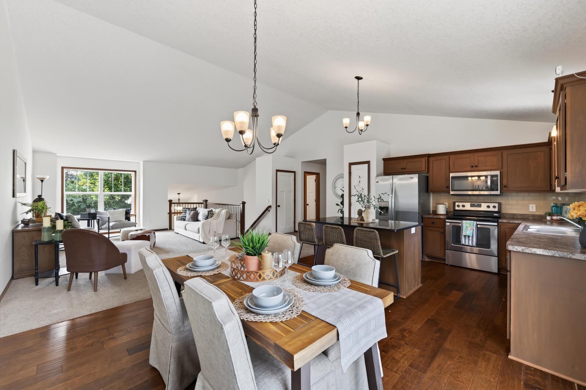 12435 Midway Circle NE — photo