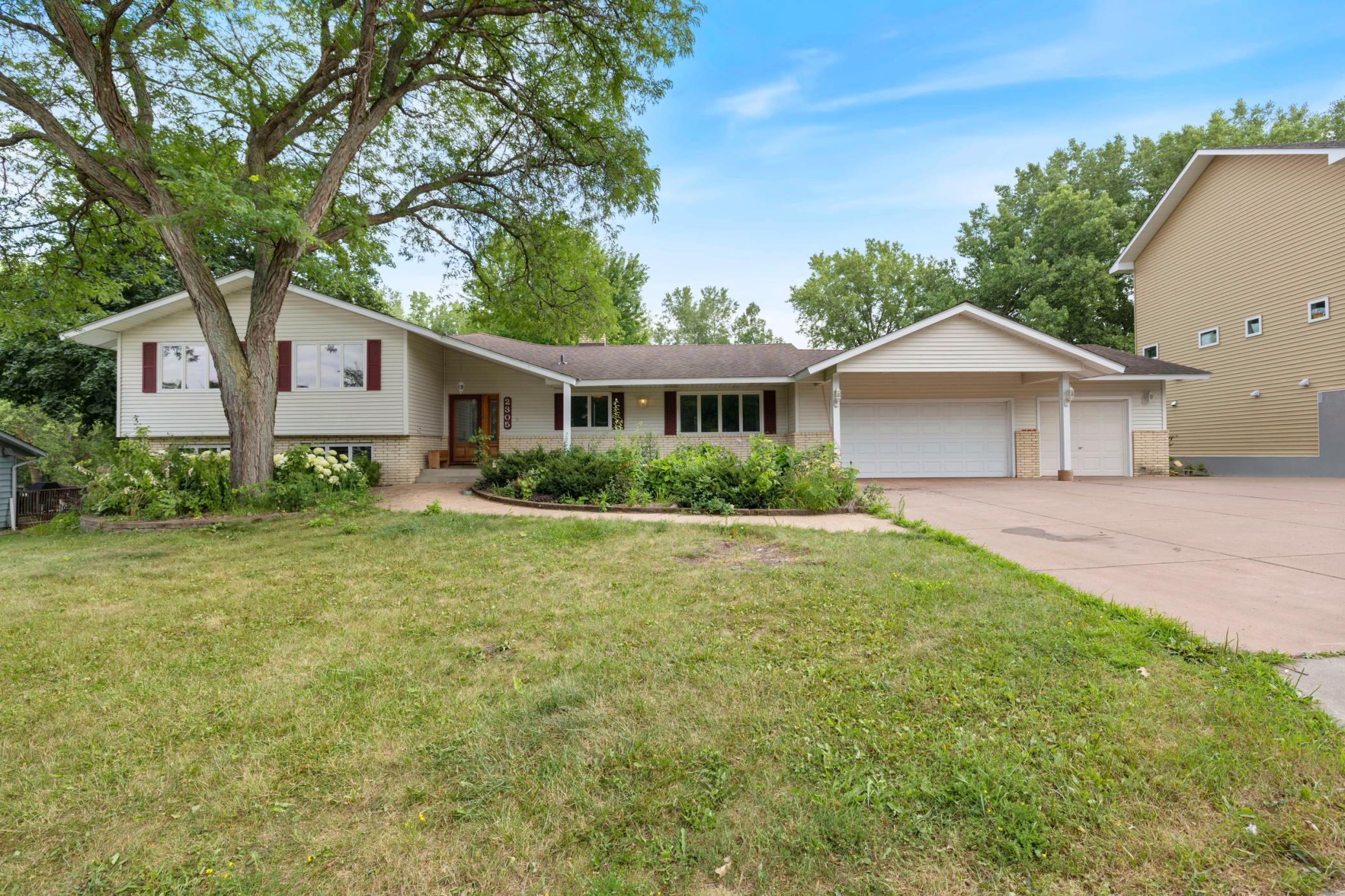 2305 S Skyline Drive S — photo