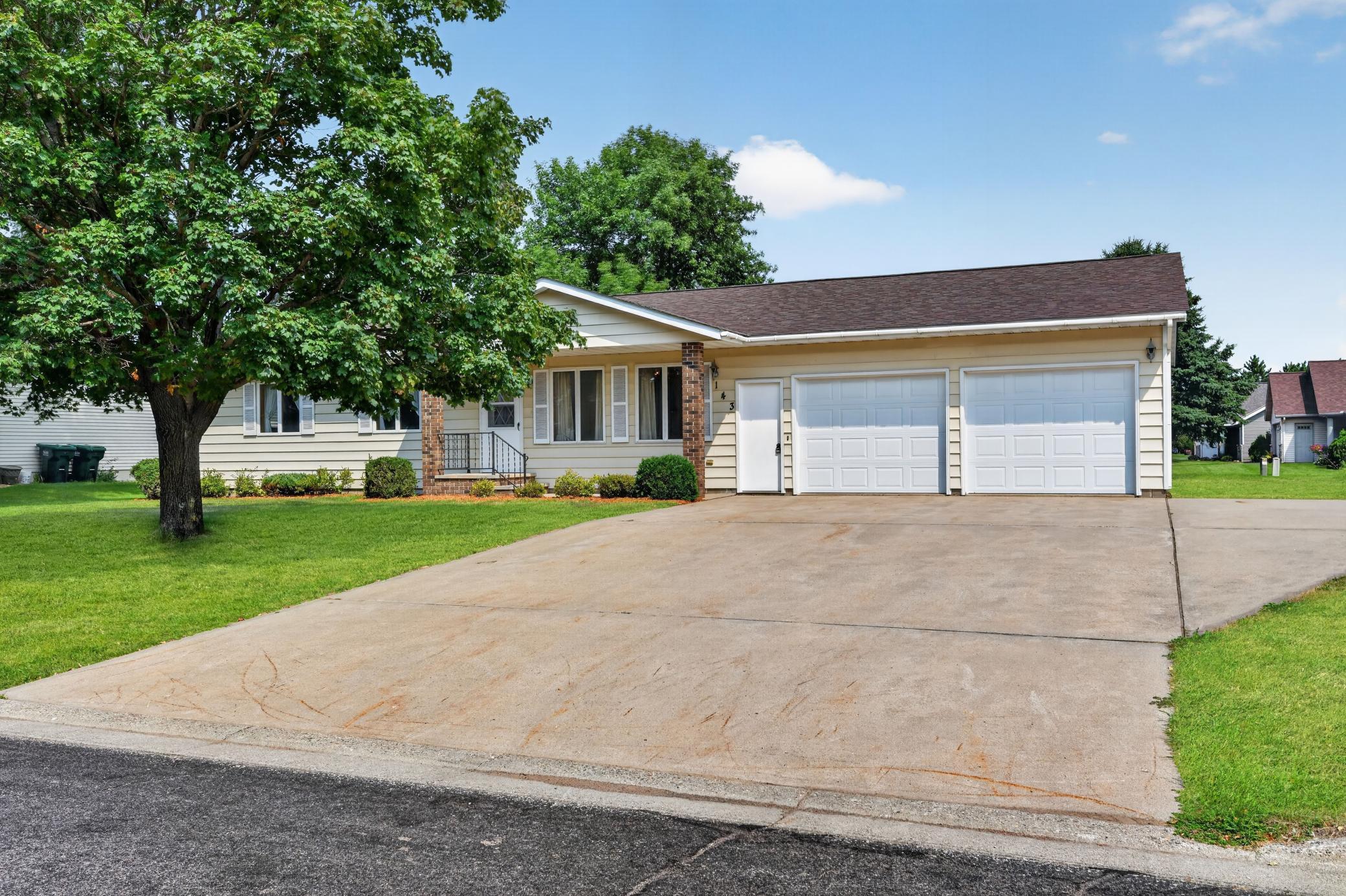 143 Meadowlark Lane SW — photo