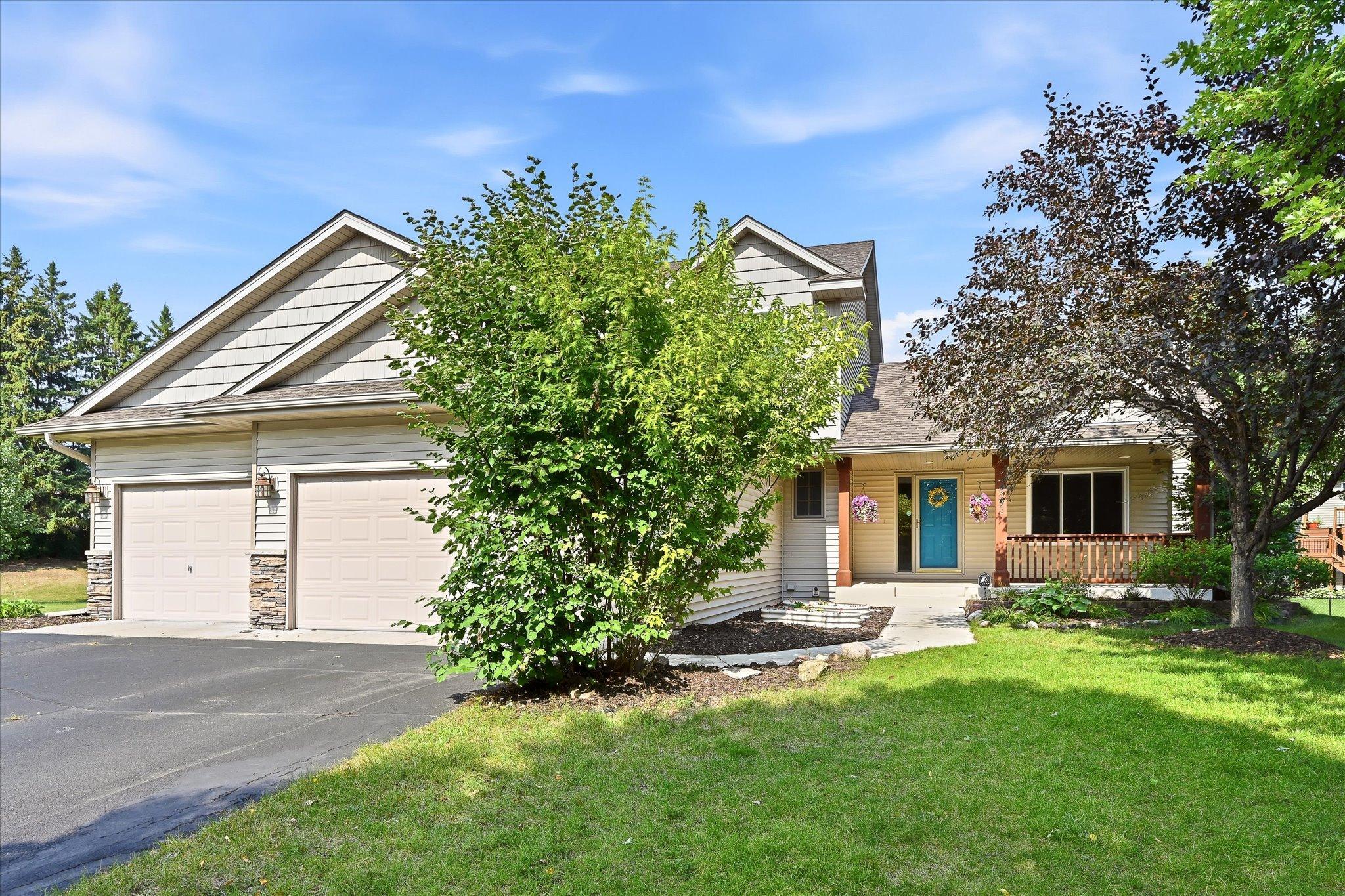 6592 Albert Court — photo