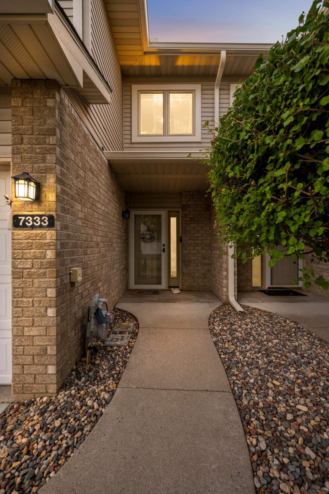 7333 Bolton Way — photo