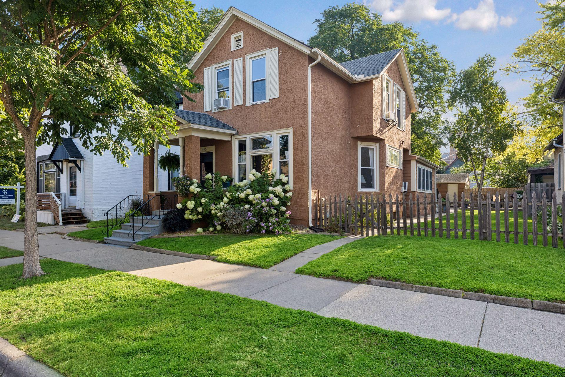 420 Daly Street — photo