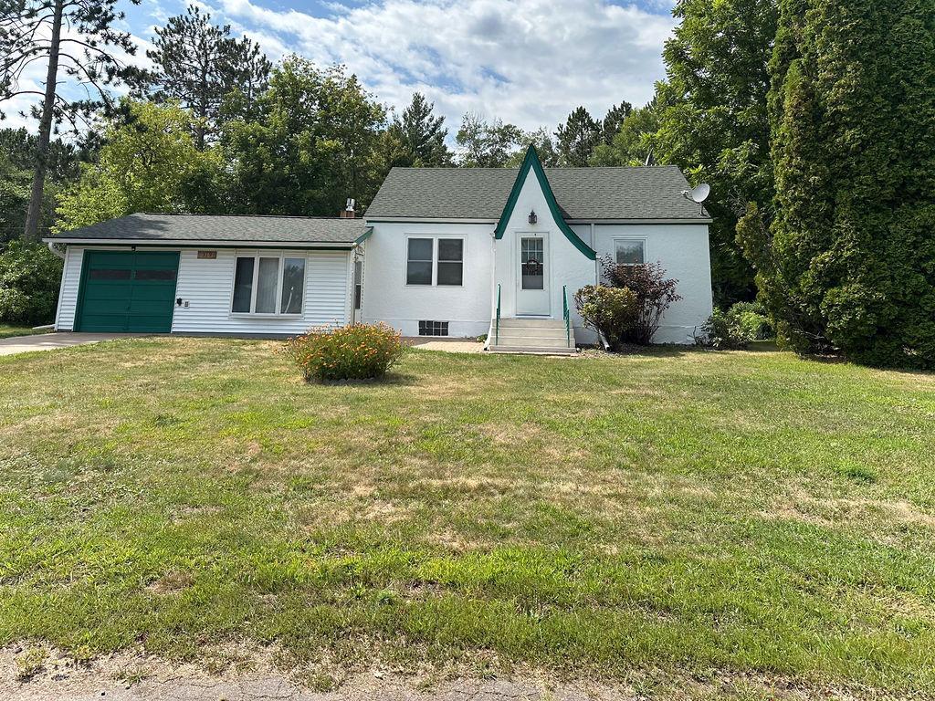 319 Pine Street S — photo