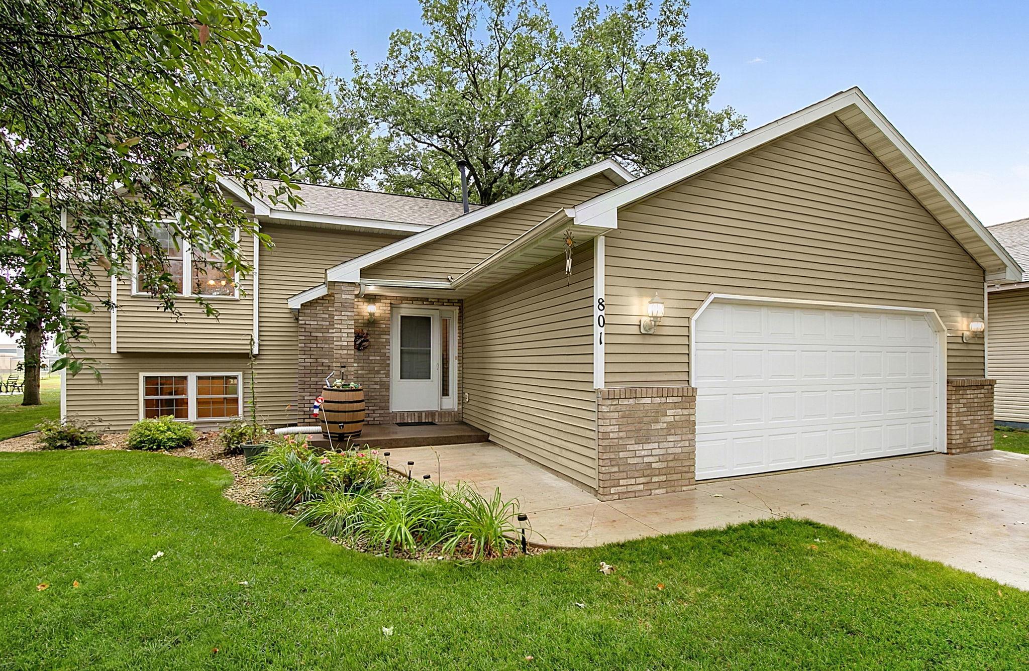 801 Sunwood Park Drive — photo