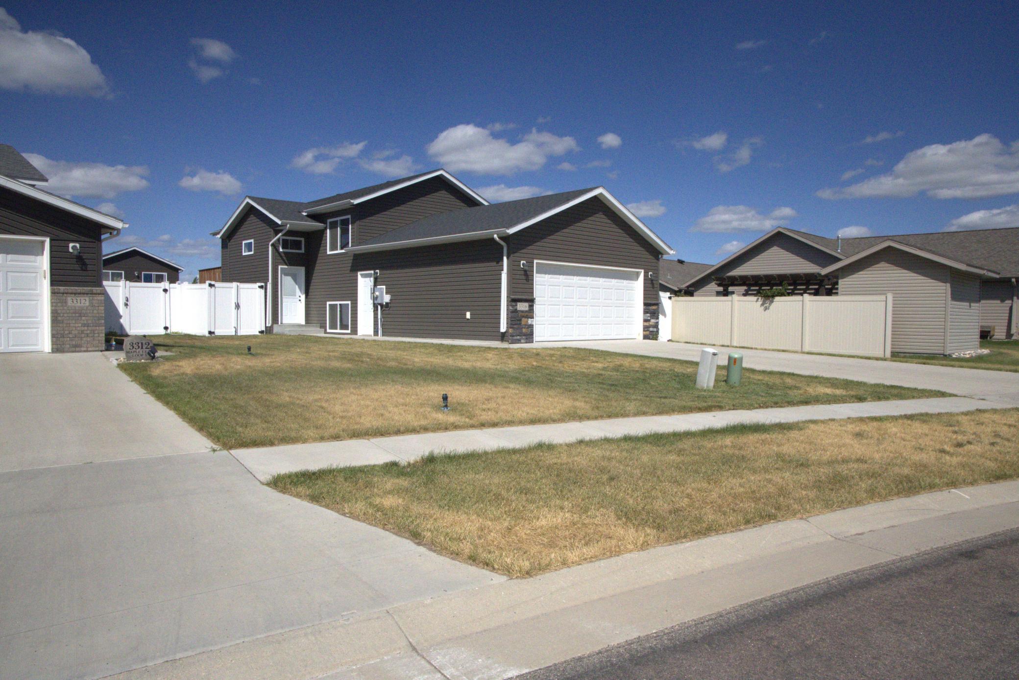 3316 Maple Leaf Loop S — photo
