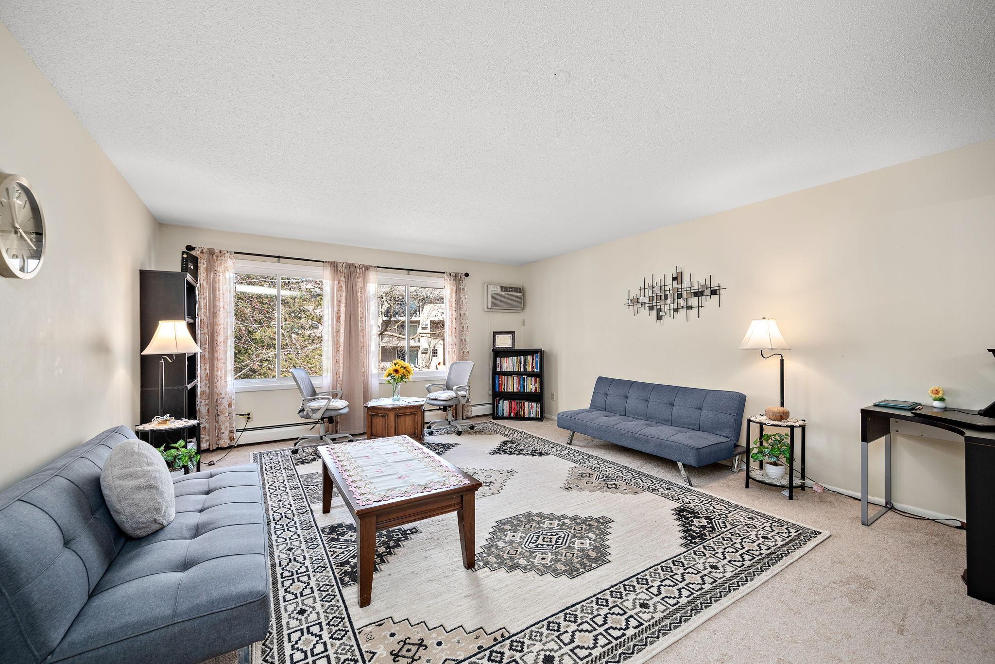 10211 Cedar Lake Road 204 — photo